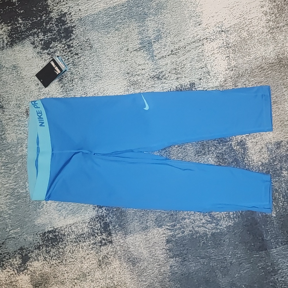 Nike Pro Dri-Fit Stay Cool Capri Leggings - Medium / M